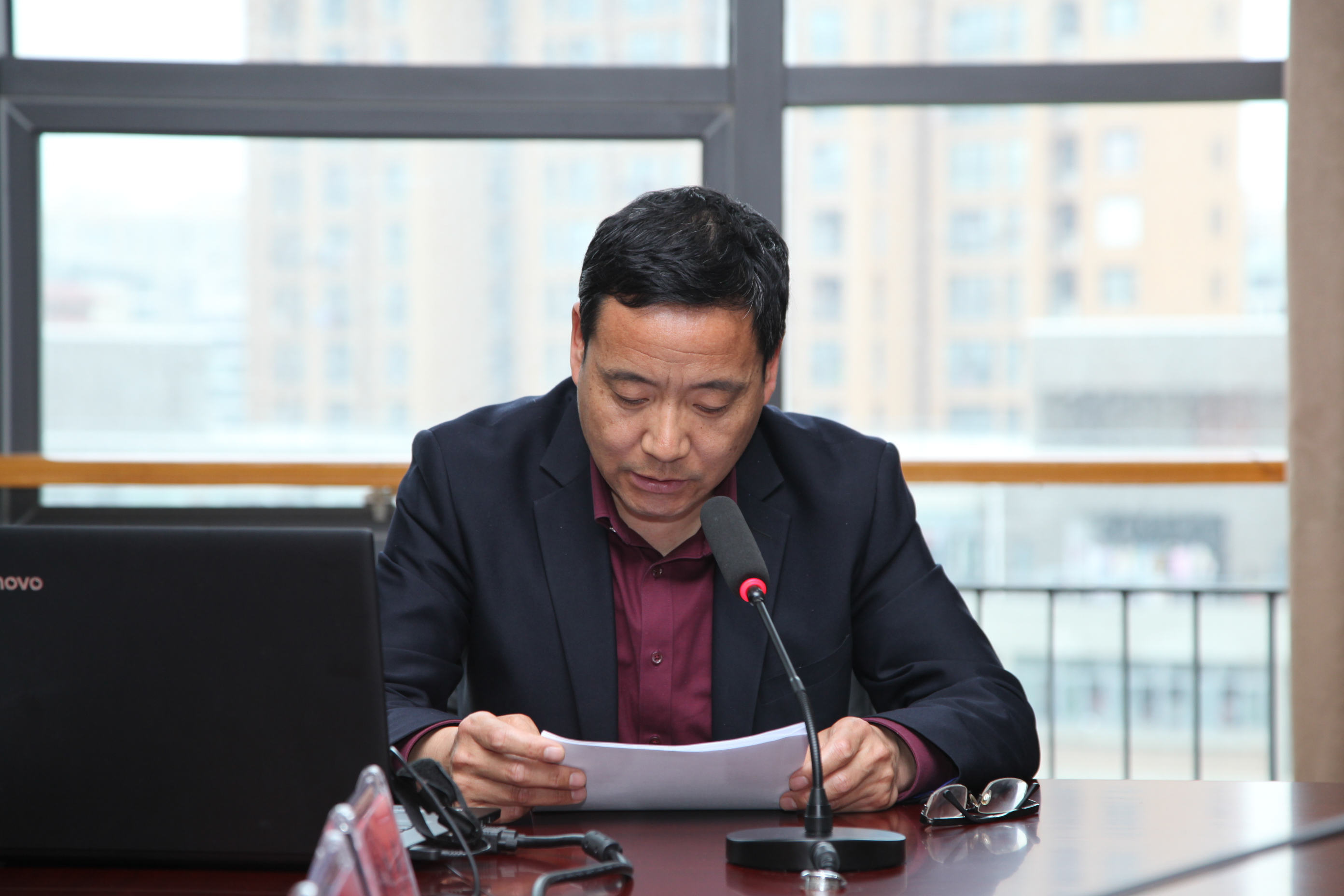 我校召开党委理论学习中心组(扩大)学习会